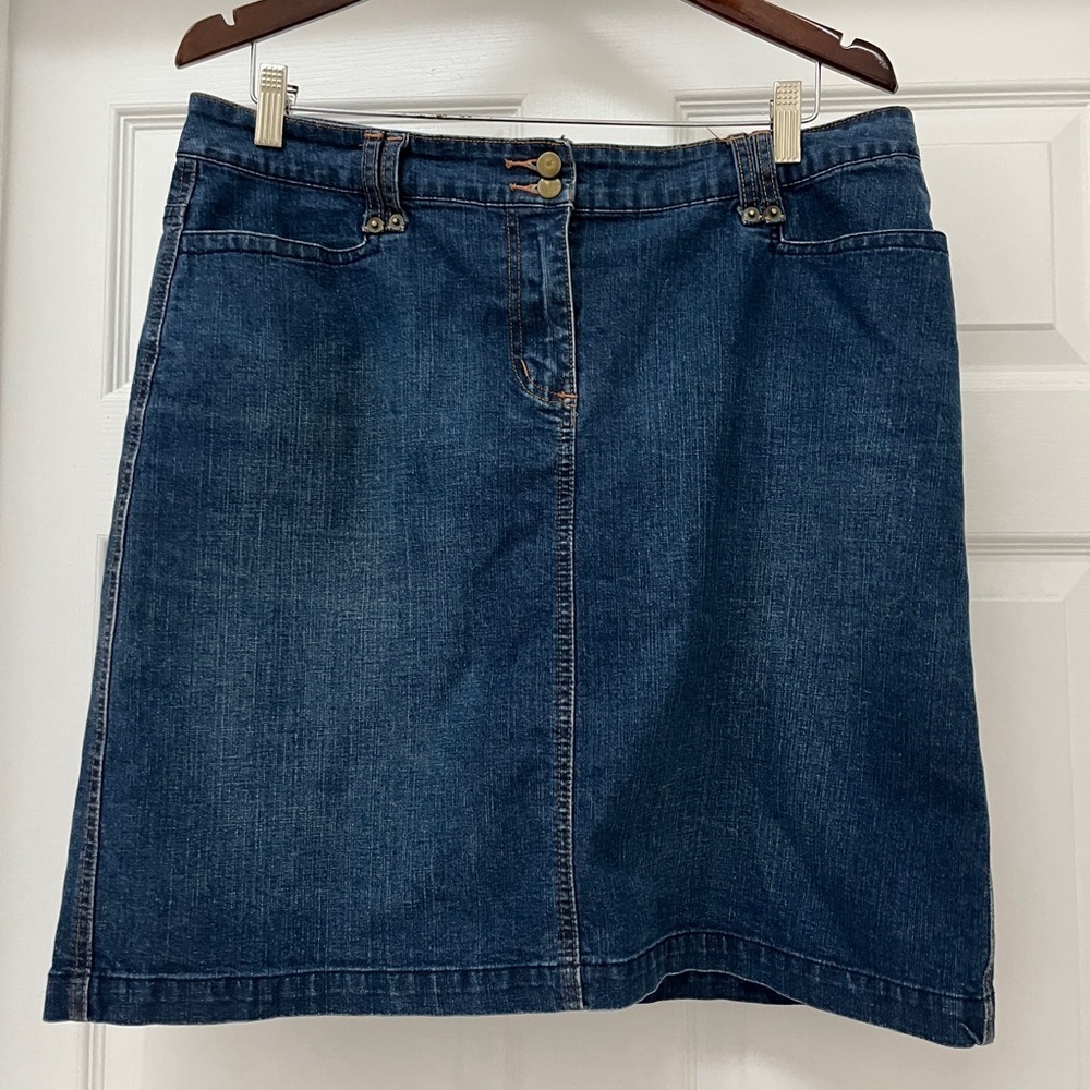 Denver Hayes medium wash knee length classic fit denim skirt. Women's size 12